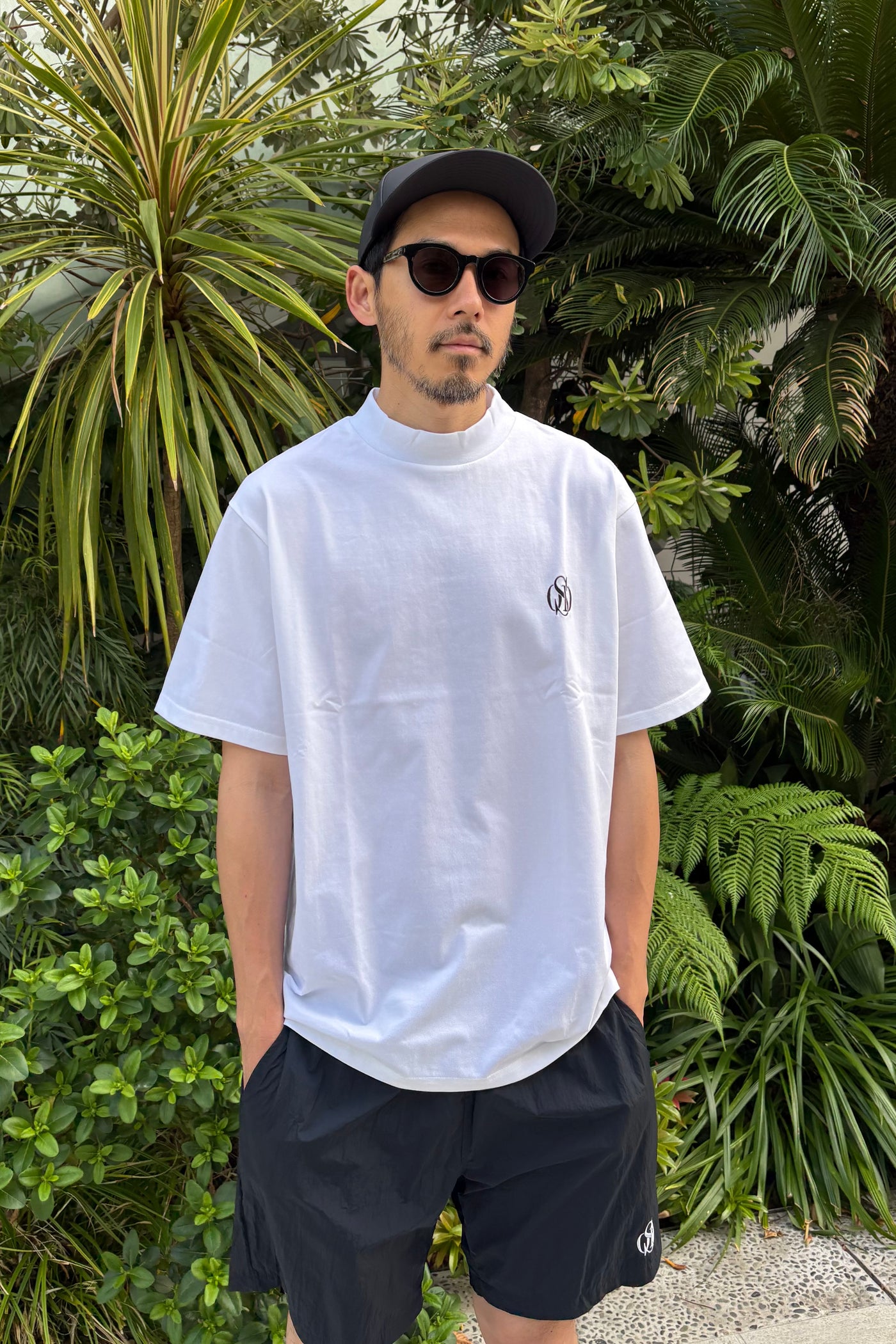CREST MOCK NECK T-SHIRT