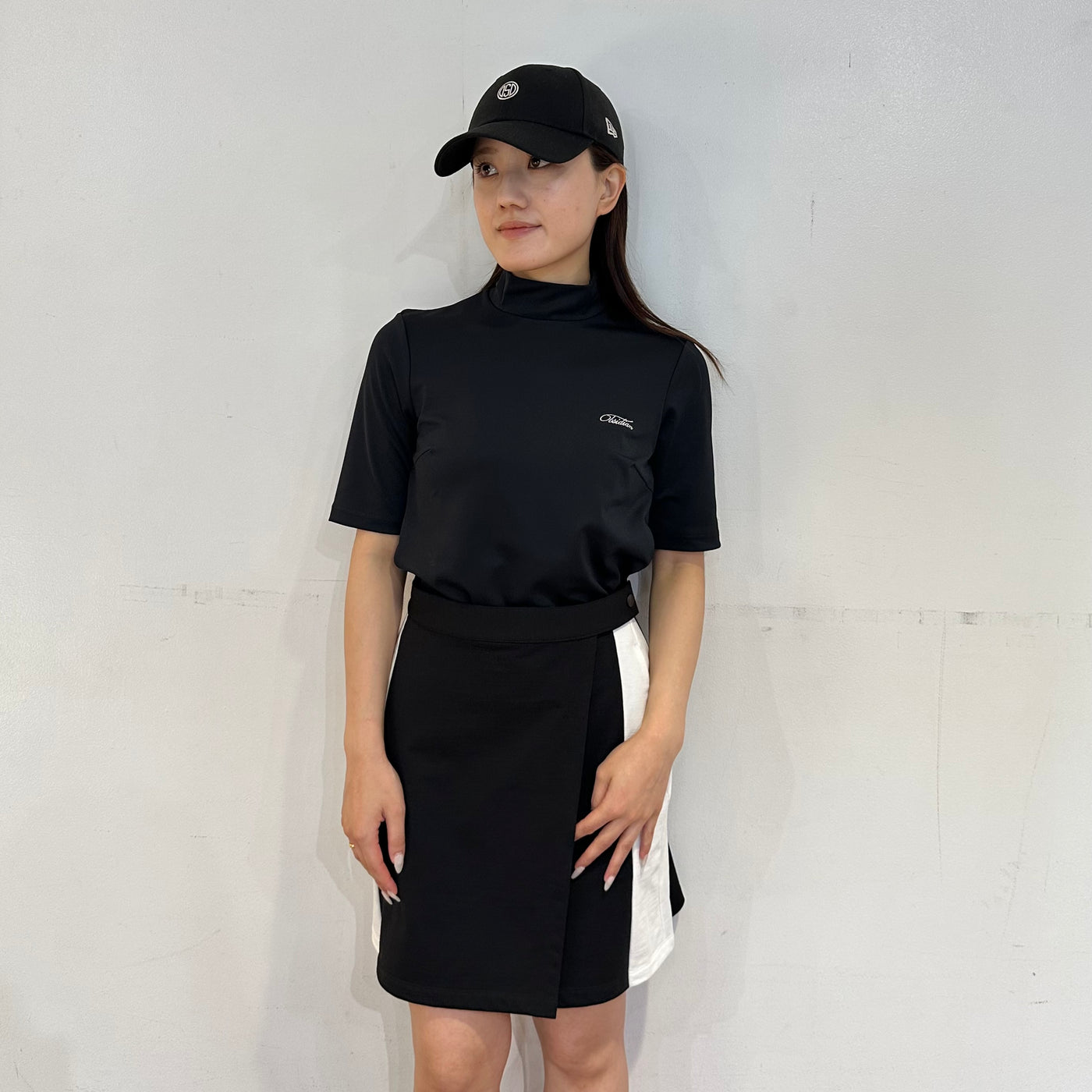 CURSIVE EMBROIDERY HIGHNECK SHORTSLEEVE