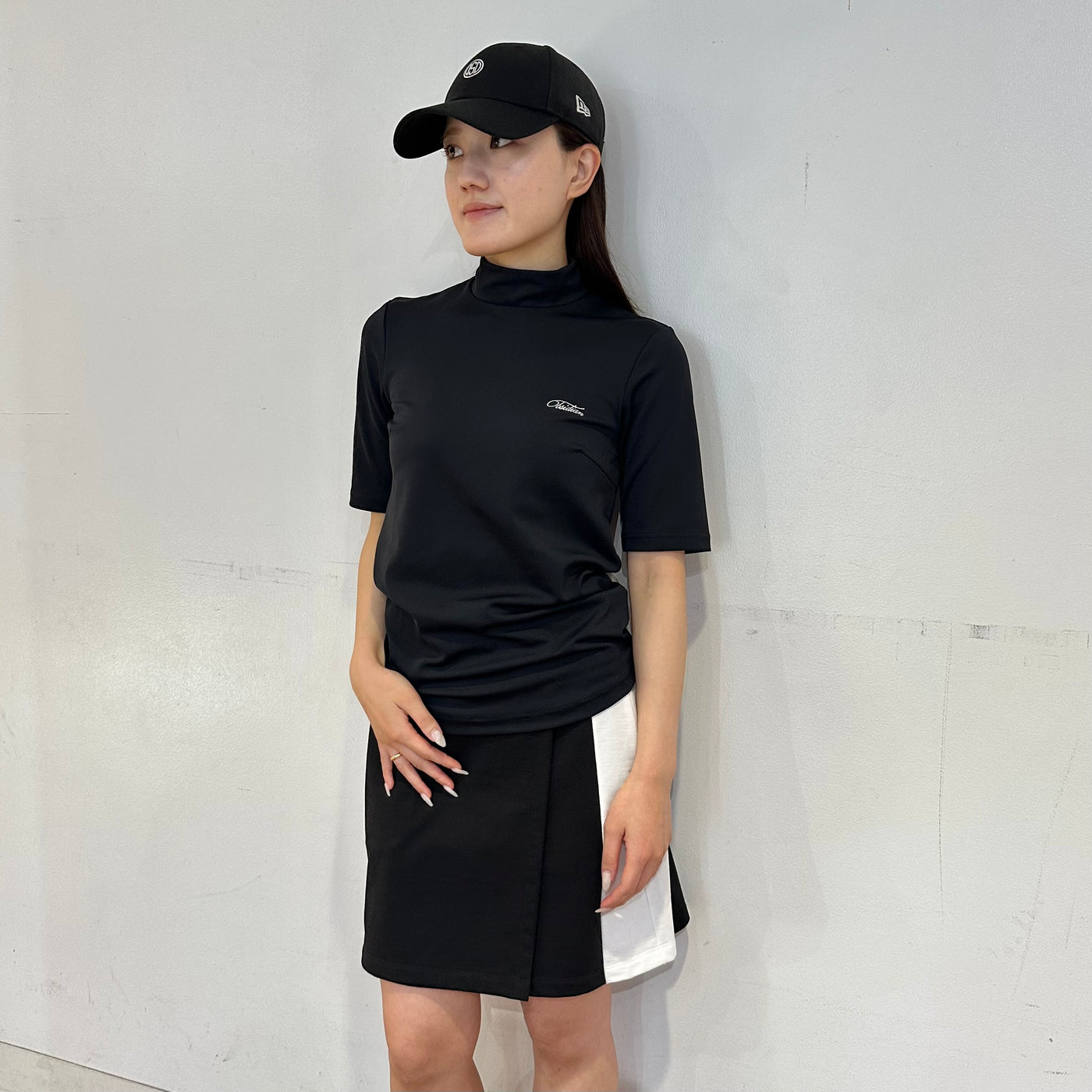 CURSIVE EMBROIDERY HIGHNECK SHORTSLEEVE