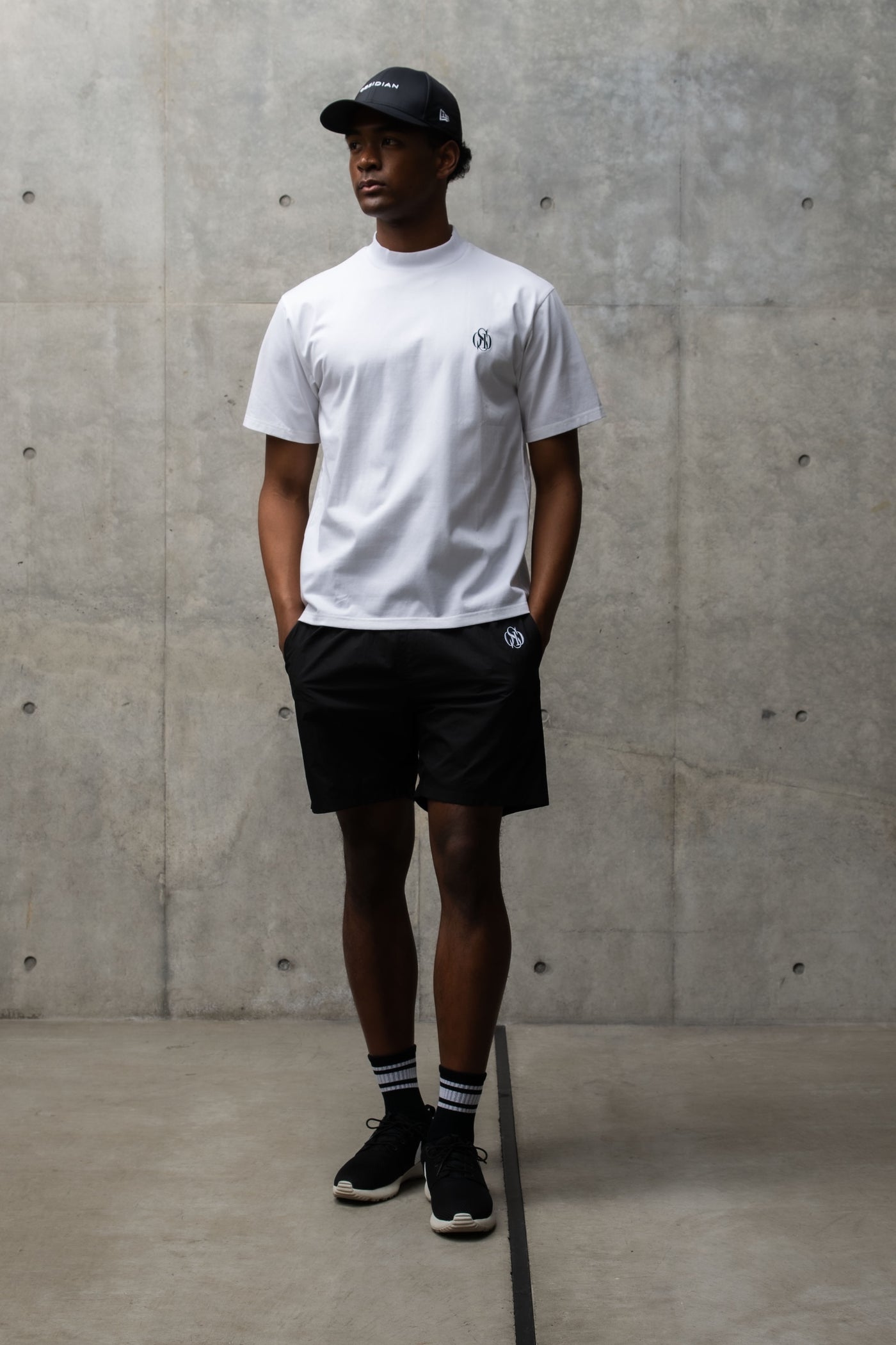 CREST MOCK NECK T-SHIRT