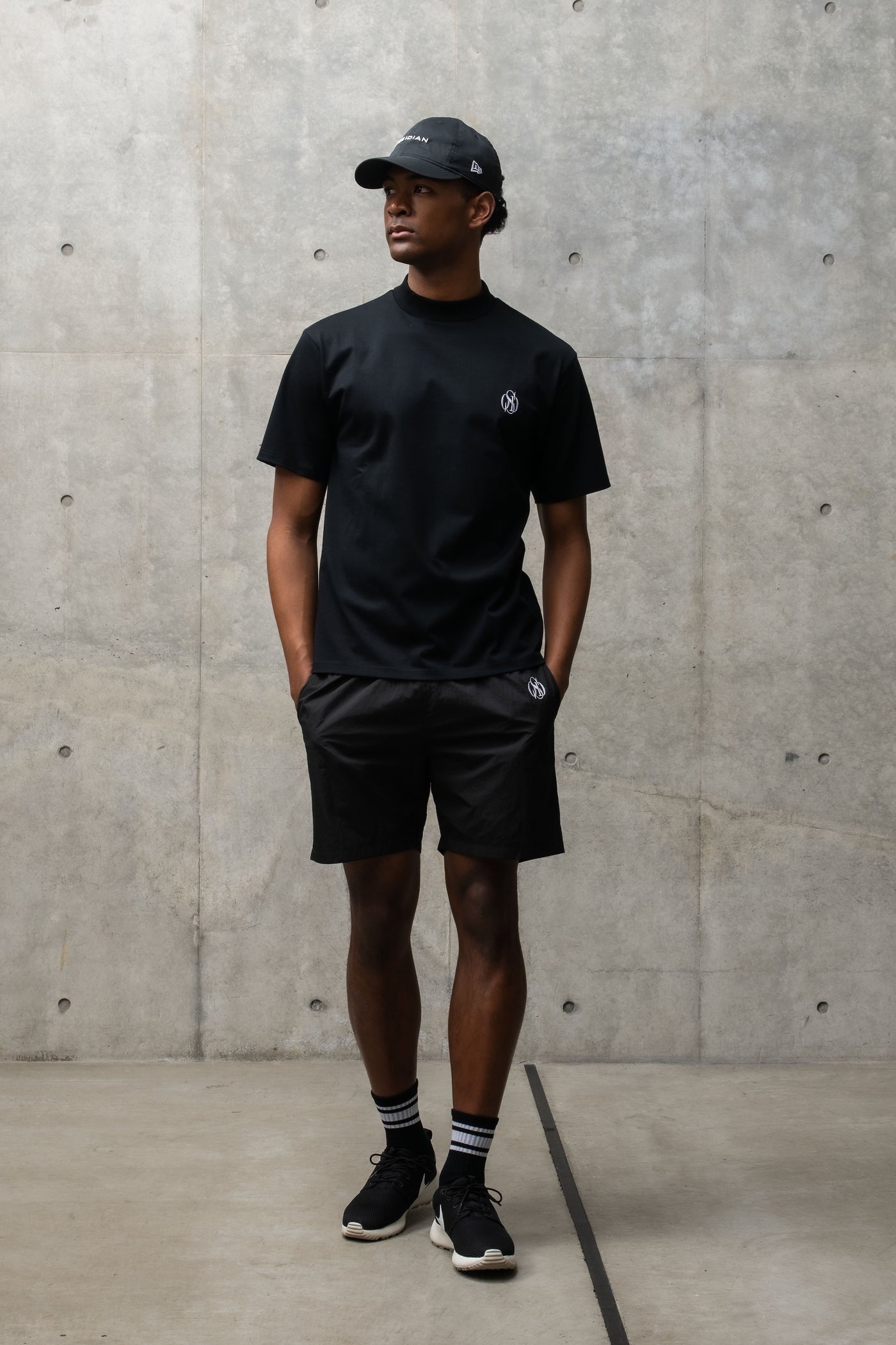 CREST MOCK NECK T-SHIRT