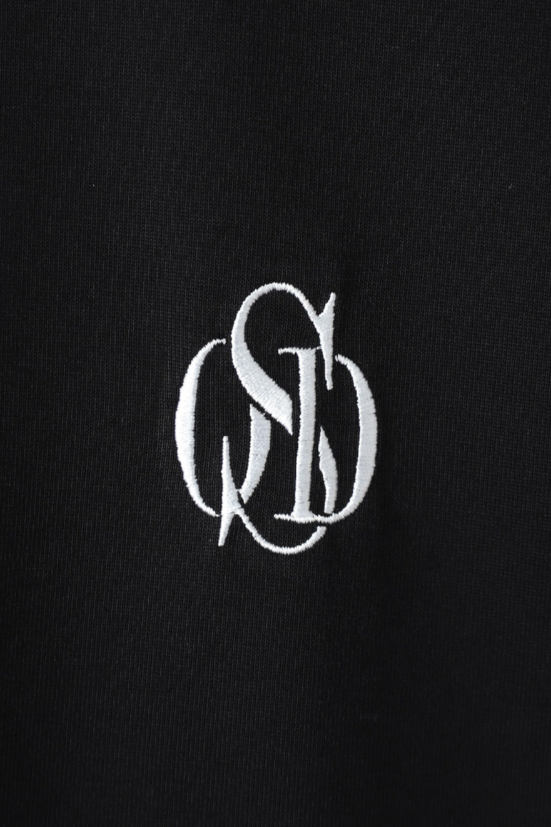 CREST MOCK NECK T-SHIRT