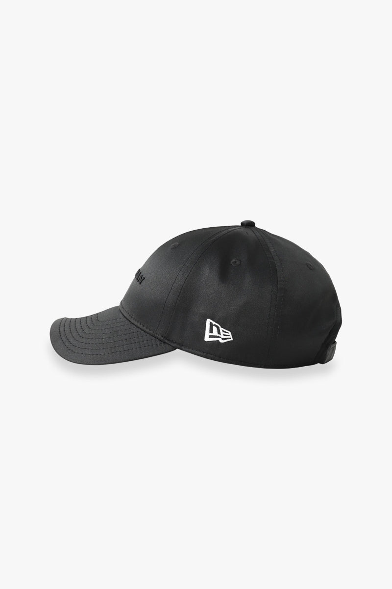 (二子玉川店5周年特別アイテム)NEW ERA × OBSIDIAN SATIN TONAL LOGO CAP