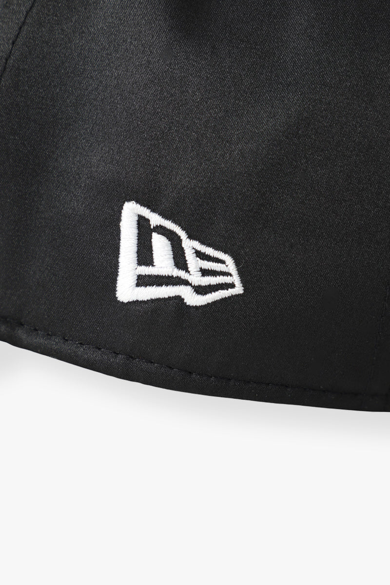 (二子玉川店5周年特別アイテム)NEW ERA × OBSIDIAN SATIN TONAL LOGO CAP